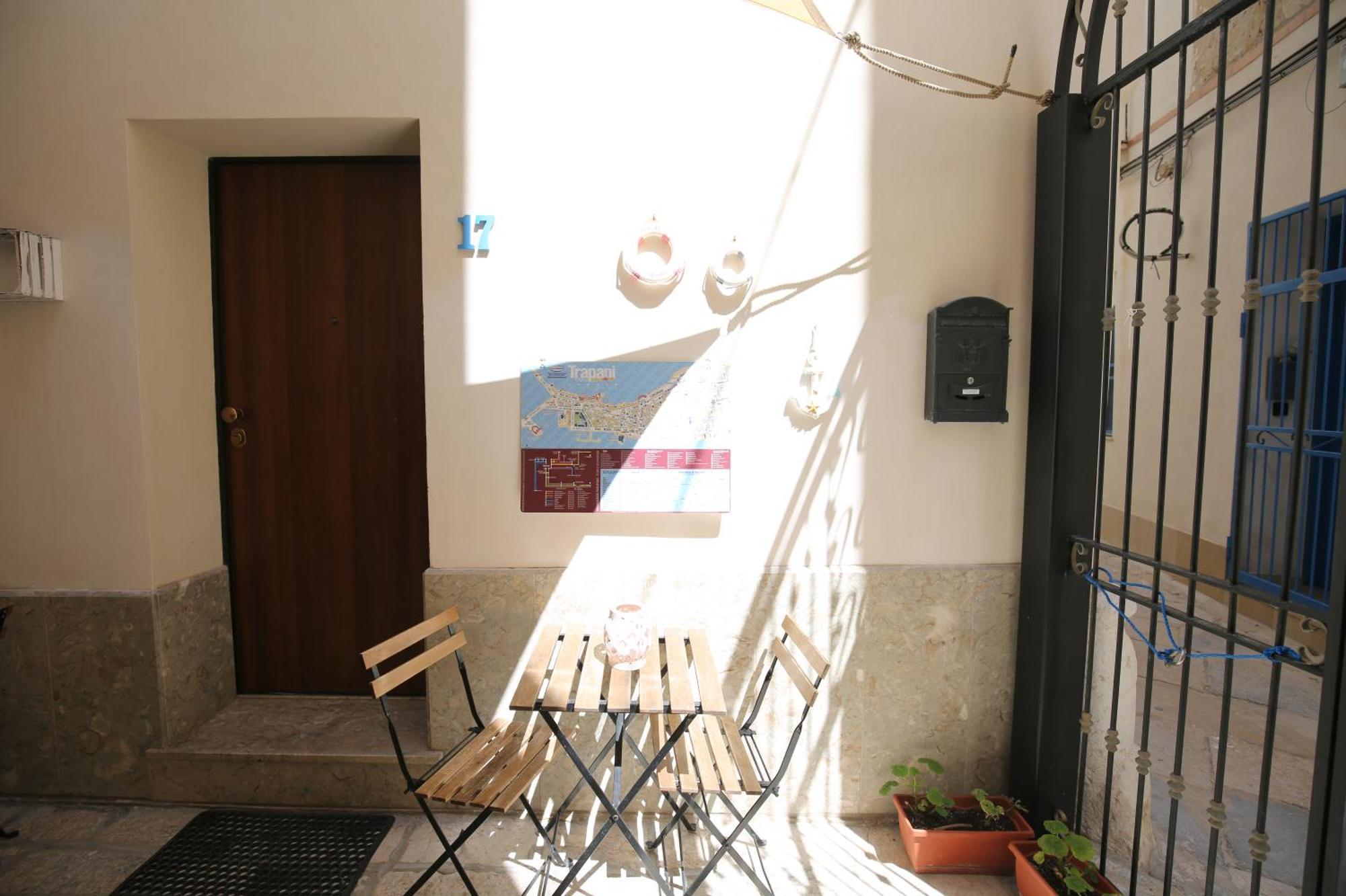 Apartamento La Corte Dei Naviganti Trapani Exterior foto