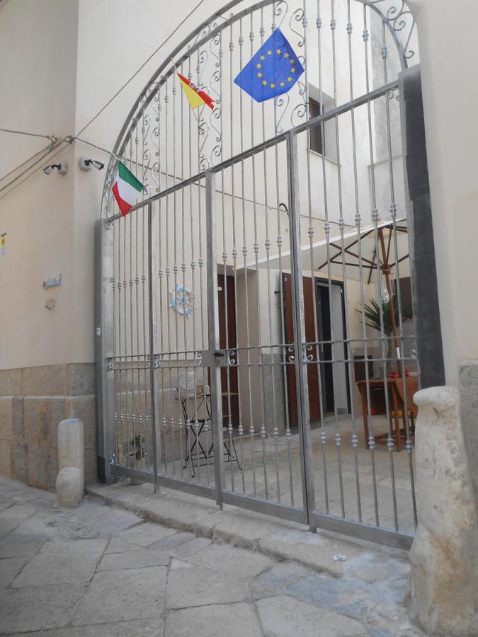 Apartamento La Corte Dei Naviganti Trapani Exterior foto